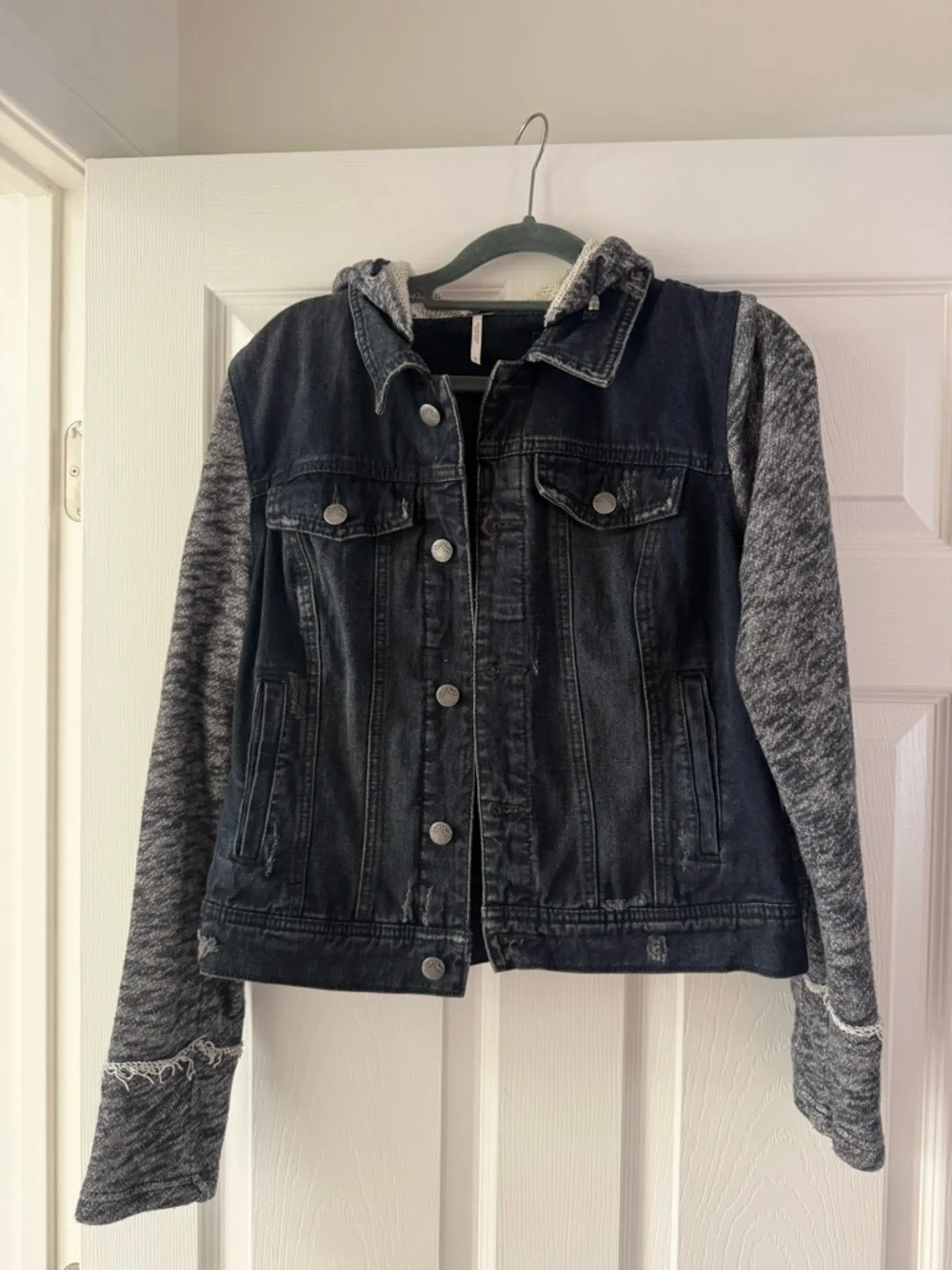 FREE PEOPLE Black Denim Jacket with Gray Hoodie Sleeves MEDIUM - Picture 1 of 3